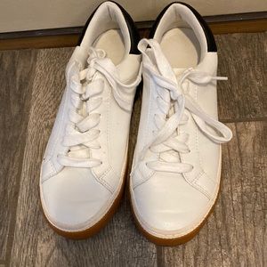Universal Thread new sneakers size 6.5